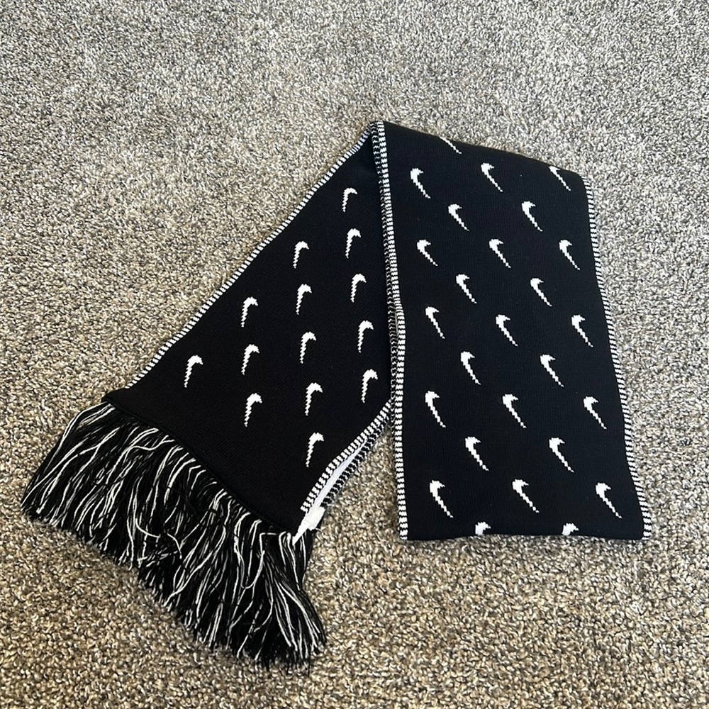 Nike reversible scarf